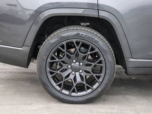 Used 2023 Jeep Grand Cherokee L Summit AWD/4WD image 12