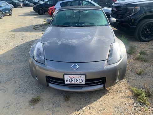 Used 2009 Nissan 350Z Touring RWD image 3