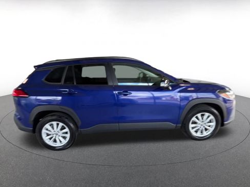 Used 2025 Toyota Corolla Cross LE image 15