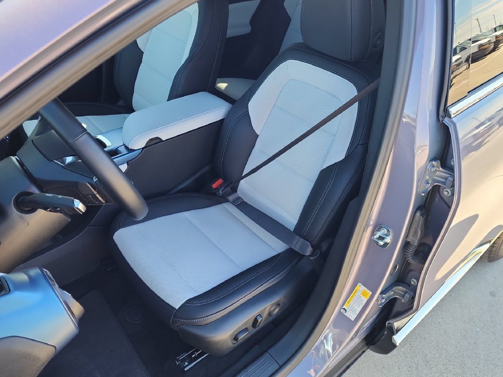 Used 2024 Chevrolet Equinox EV LT FWD image 11