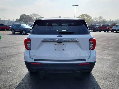 Used 2023 Ford Explorer XLT image 5