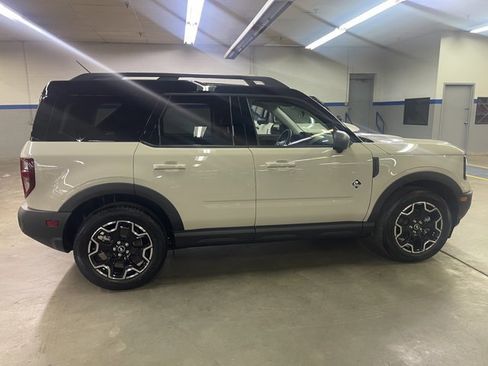 Certified 2025 Ford Bronco Sport Outer Banks w/ Outer Banks Tech Package+ AWD/4WD image 8