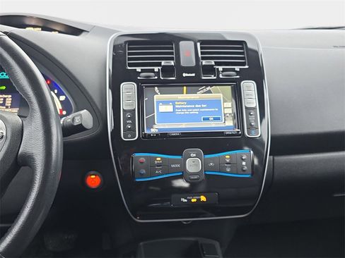 Used 2015 Nissan Leaf SL w/ Premium Package image 19