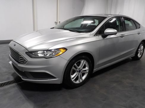 Used 2018 Ford Fusion SE FWD image 3