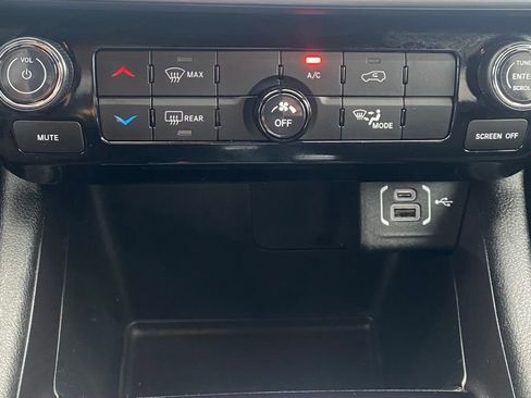 Used 2024 Jeep Compass Latitude image 21