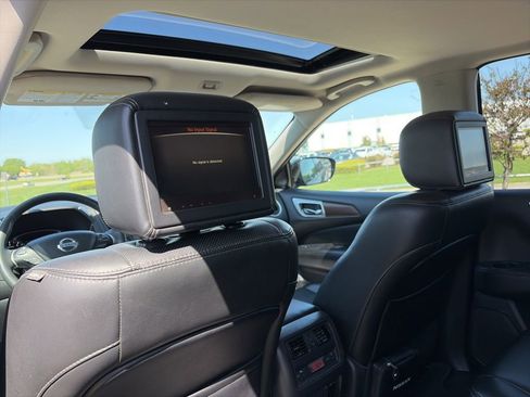 Used 2017 Nissan Pathfinder Platinum w/ Family Entertainment Package image 51