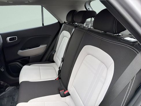 Used 2023 Hyundai Venue SEL image 35