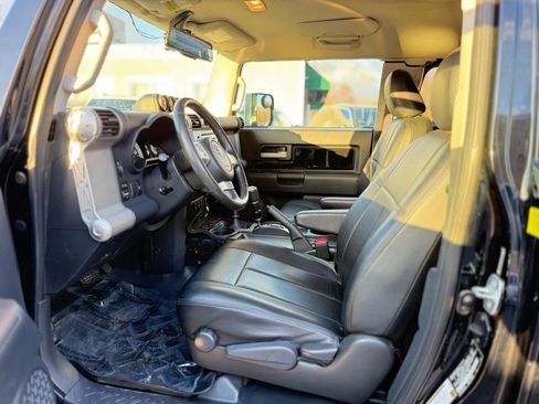 Used 2010 Toyota FJ Cruiser 4WD image 9