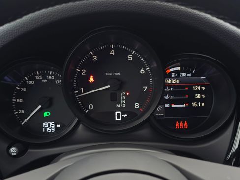 Used 2025 Porsche Macan AWD/4WD image 35