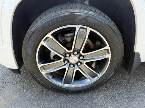 Used 2018 GMC Acadia Denali w/ Technology Package AWD/4WD image 9