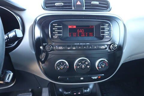Used 2015 Kia Soul + FWD image 16