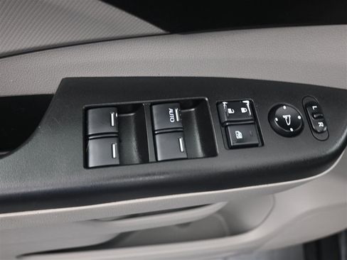 Used 2012 Honda CR-V LX image 17