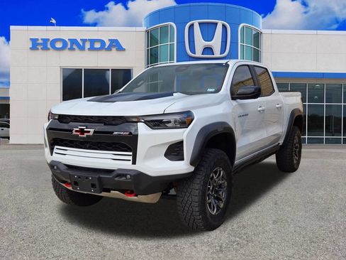 Used 2026 Chevrolet Colorado ZR2 w/ Technology Package AWD/4WD image 2