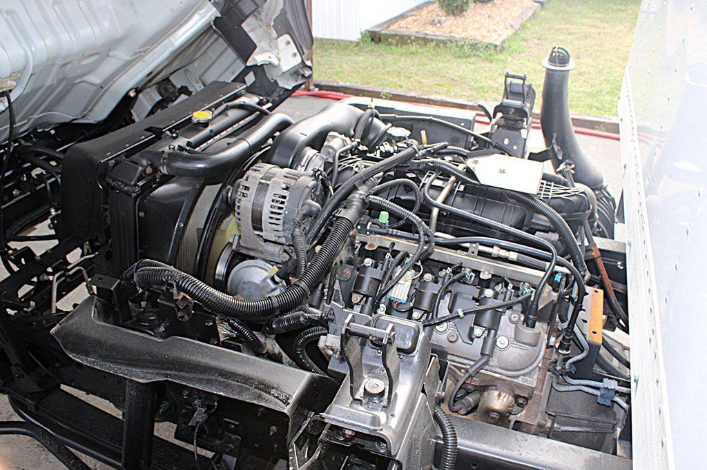 Used 2019 Isuzu NPR RWD image 34
