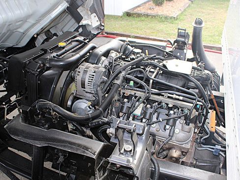 Used 2019 Isuzu NPR RWD image 34