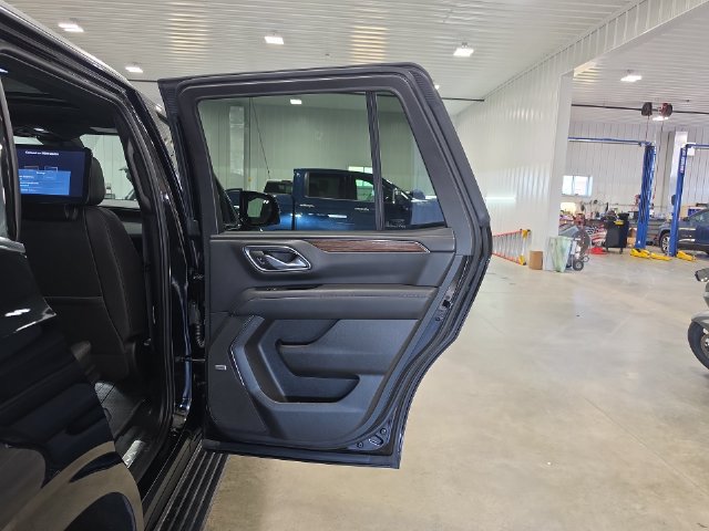 Used 2024 Chevrolet Tahoe High Country w/ Advanced Technology Package AWD/4WD image 34