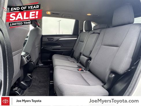 Used 2017 Toyota Highlander LE image 23