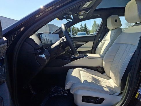 Used 2024 BMW i5 M60 w/ Premium Package image 13