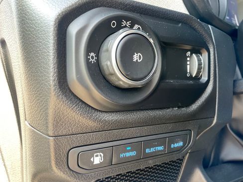 Used 2024 Jeep Wrangler Unlimited AWD/4WD image 23