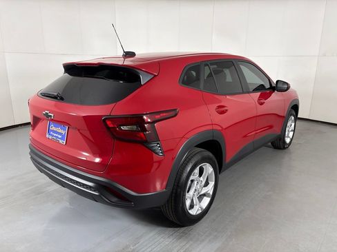 New 2026 Chevrolet Trax LS w/ LS Convenience Package FWD image 10