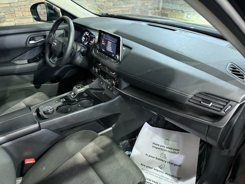 Certified 2025 Nissan Rogue SV image 25