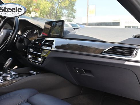 Used 2017 BMW 540i RWD image 24