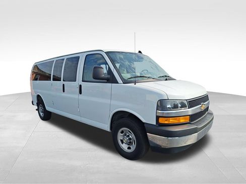Used 2025 Chevrolet Express 3500 LT w/ LT Preferred Equipment Group RWD image 7