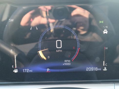 Used 2025 Chevrolet Trax LT w/ LT Convenience Package image 24