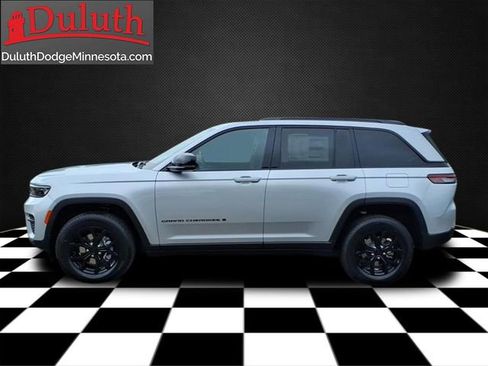 New 2025 Jeep Grand Cherokee Altitude image 2