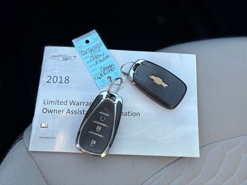 Used 2018 Chevrolet Equinox LS FWD image 33
