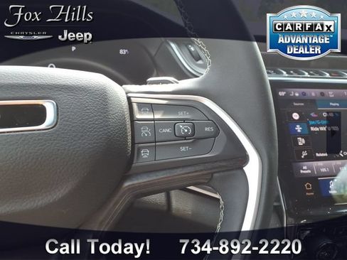 Used 2025 Jeep Grand Cherokee Limited AWD/4WD image 18