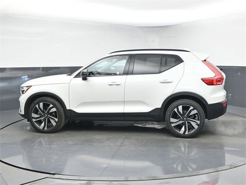 Used 2025 Volvo XC40 B5 Plus w/ Protection Package Premier image 5