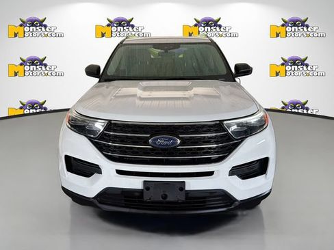 Used 2022 Ford Explorer XLT AWD/4WD image 2