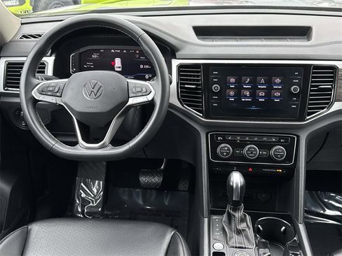 Used 2022 Volkswagen Atlas SE image 2