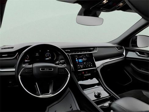 Used 2022 Jeep Grand Cherokee L Altitude image 9