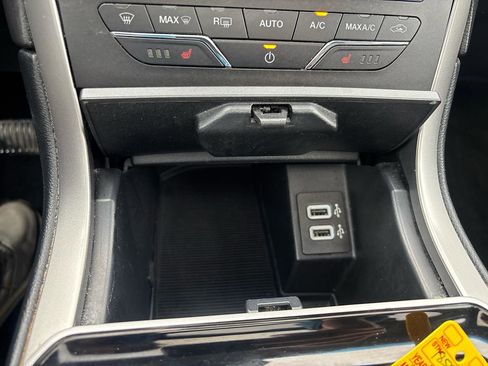 Used 2019 Ford Edge SEL w/ Equipment Group 201A image 23