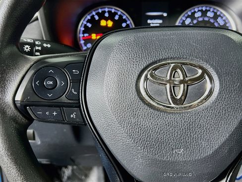 Used 2019 Toyota RAV4 LE FWD image 18