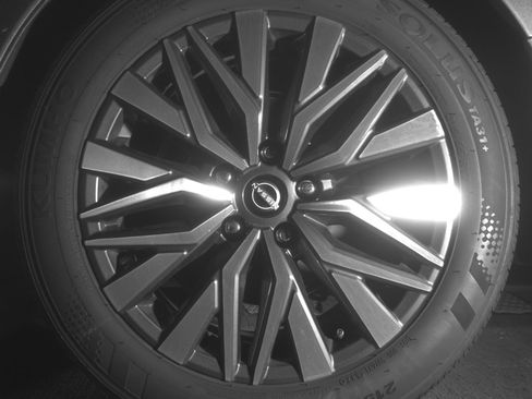 Used 2025 Nissan Altima 2.5 SV FWD image 14