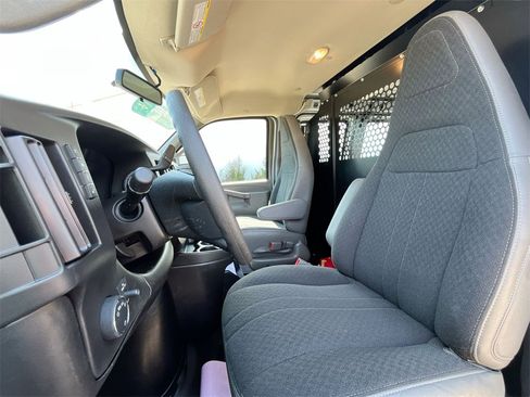 Used 2024 GMC Savana 2500 w/ Driver Convenience Package image 13