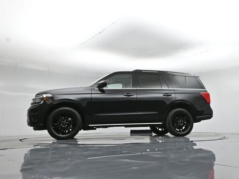 Used 2023 Ford Expedition XLT image 8