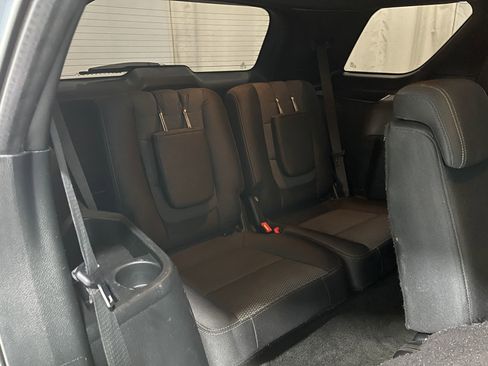 Used 2018 Ford Explorer XLT w/ Equipment Group 201A AWD/4WD image 32