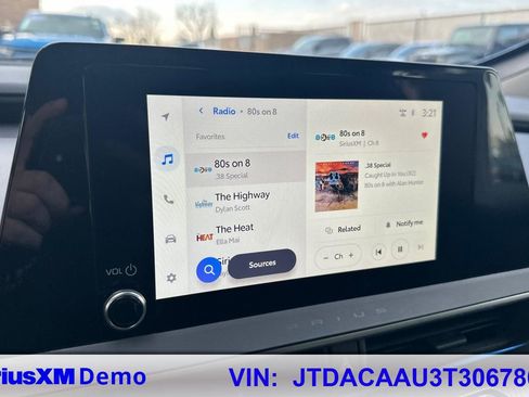 Used 2026 Toyota Prius XLE image 32