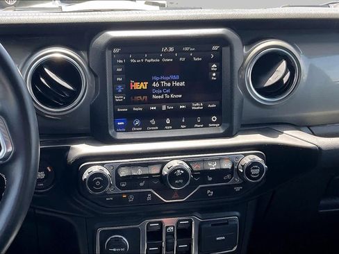 Used 2022 Jeep Wrangler Unlimited Sahara w/ LED Lighting Group AWD/4WD image 7