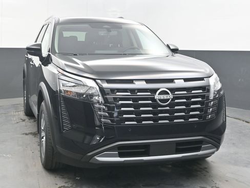 New 2026 Nissan Pathfinder SL FWD image 2