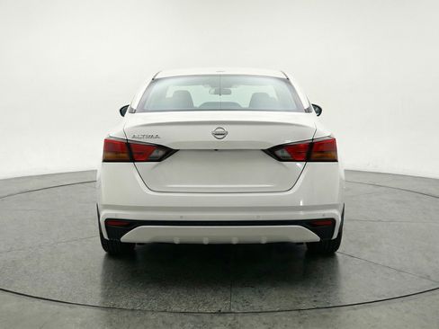 Used 2025 Nissan Altima 2.5 SV image 6