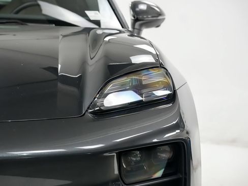 Used 2025 Porsche Macan 4S Electric AWD/4WD image 8
