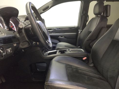 Used 2017 Dodge Grand Caravan SXT w/ Driver Convenience Group FWD image 17