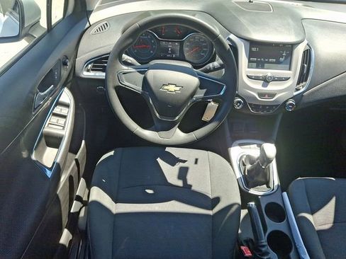 Used 2018 Chevrolet Cruze LS FWD image 4