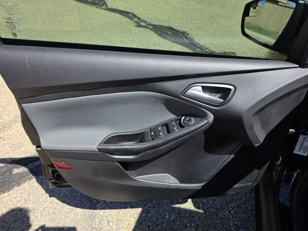 Used 2013 Ford Focus SE FWD image 11