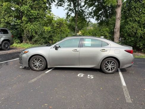 Used 2016 Lexus ES 350 w/ Premium Package w/Wood Trim FWD image 8